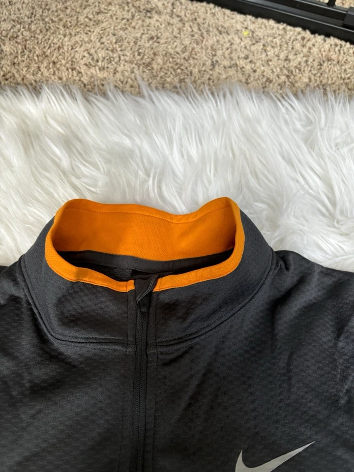 Nike Dri Fit niños talla. Chaqueta ligera L gris y naranja 1/4 cremallera dri fit. Gran artículo Foto 3 de 4