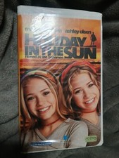 Mary-Kate Ashley Olsen - Holiday in the Sun VHS, 2001, Clamshell Packaging 
