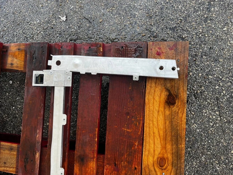 MARCO SOPORTE RADIADOR PARACHOQUES DELANTERO MINI COOPER CLUBMAN 19-22 7368481 / 7368482 Foto 3 de 4