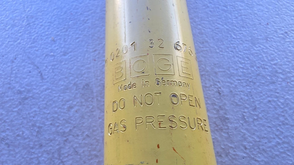 Amortiguador delantero Boge 1-0201-32-676-F para BMW 525i 530i 1989-1990 (#45) Foto 2 de 4