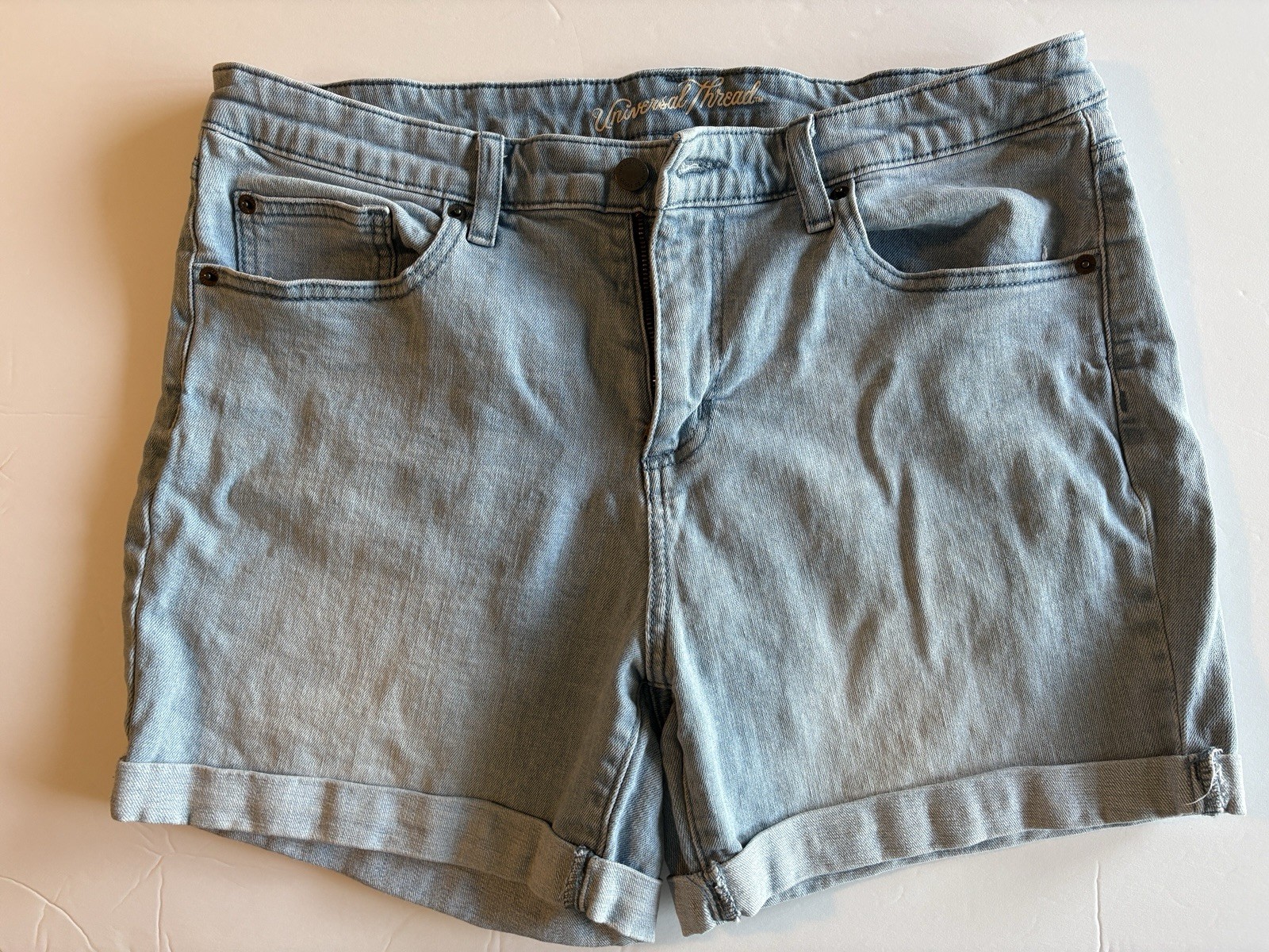 Universal Thread Women’s 14/32R Mid-Rise Boyfriend Denim Shorts, Light Wash