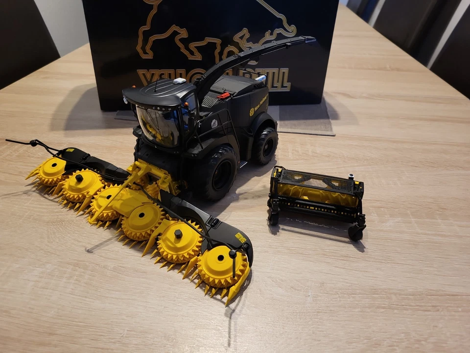Marge Models New Holland Häcksler "Yellow Bull " Limited Edition Black - Bild 2 von 4