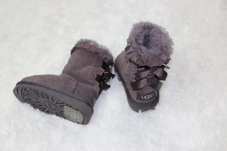 Niñas UGG Gris/Púrpura Bailey Arco Volantes Niño Botas Talla 9 Foto 2 de 4