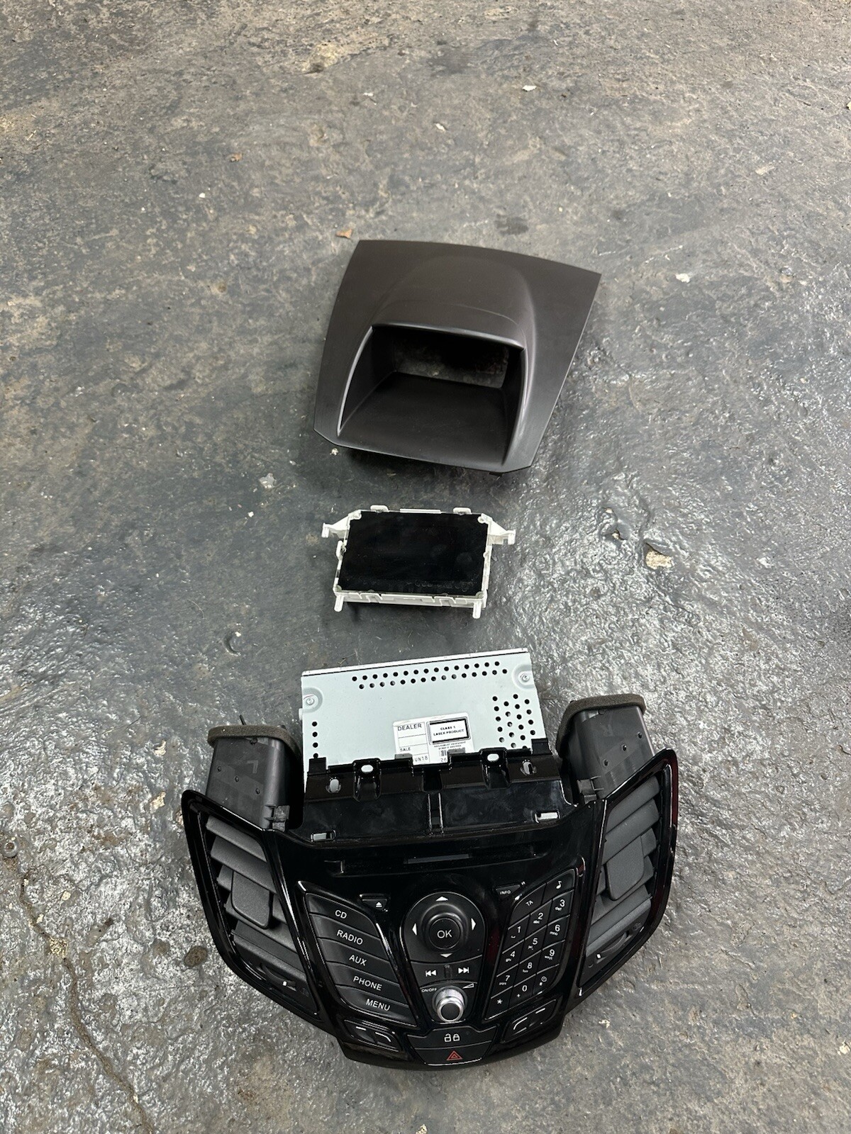 Ford Fiesta MK7 radio stereo CD player head unit & display screen unit