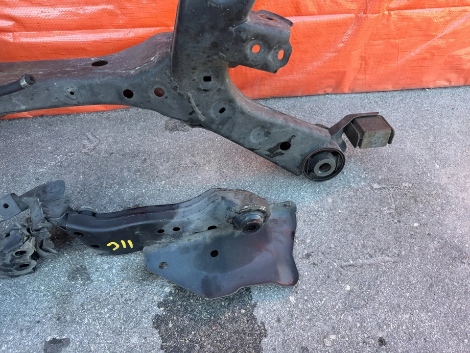 08-15 INFINITI G37 CUPÉ Y CONVERTIBLE - SUBCHASIS TRASERO CROSSMEMBER MARCO K - 311 Foto 4 de 4