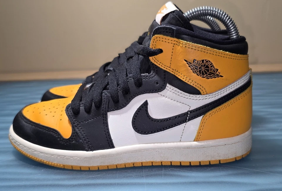 Talla 3Y - Jordan 1 Retro OG Alto Amarillo/Negro Foto 3 de 4