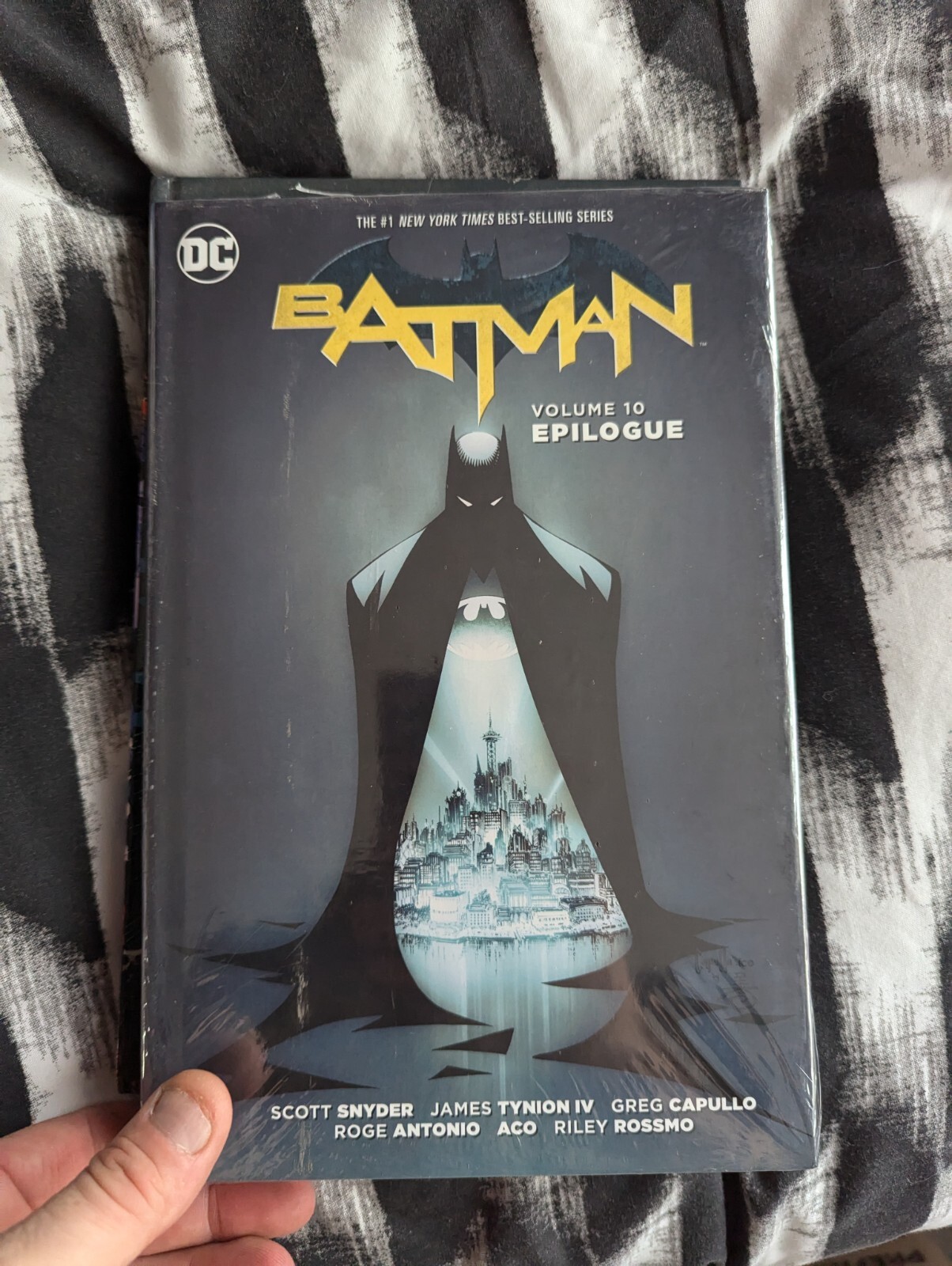 Batman Vol. 10: Epilogue The New 52 Hardcover James, IV, Snyder,