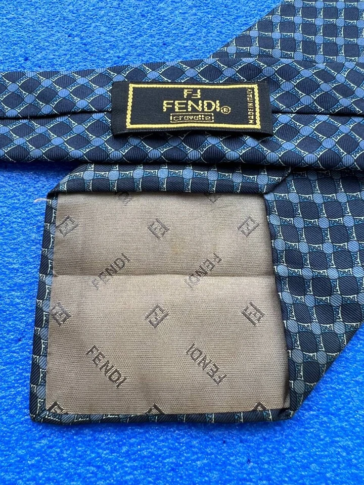 Auténtica corbata FENDI abstracta a cuadros diseño FF en azul marino 100 % seda Foto 3 de 4