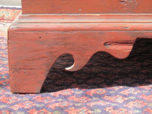 ANTIQUE CHIPPENDALE RED WASH PAINTED DOVETAILED BLANKET CHEST ON BRACKET FEET - Picture 4 of 9