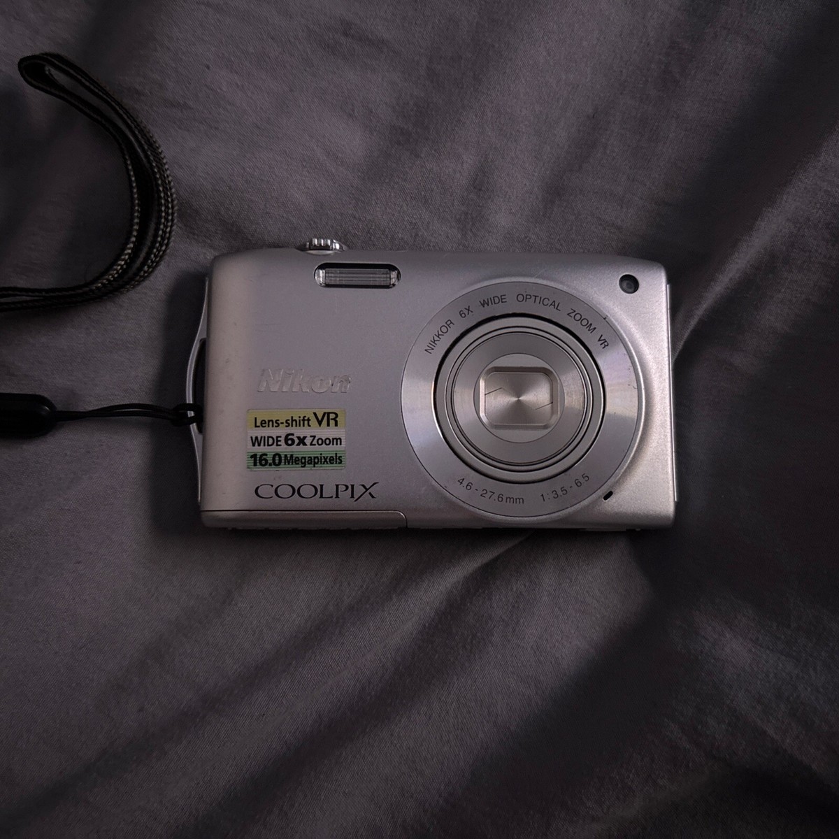 NIKON COOLPIX S3300 16.02MP Compact Digital Camera 6x zoom
