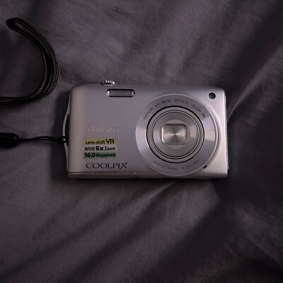 NIKON COOLPIX S3300 16.02MP Compact Digital Camera 6x zoom