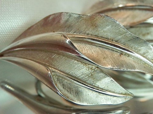 Graceful Crown Frifari Signed Silver Tone Vintage 60's Clip Earrings 136A0 - Picture 2 of 5