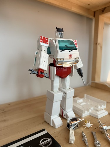 AUTHTENTIC Takara Tomy MP-30 Ratchet W Shadow Ficher Upgrades G1 TRANSFORMERS - Picture 5 of 7