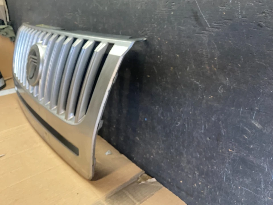 2008 to 2011 Mercury Mariner Front Upper Grill Grille With Emblem OEM Q0496 DG - Image 2 of 4