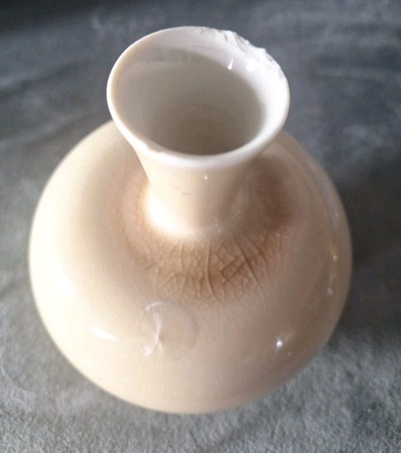 antique small vase Tan Has Marking On Bottom. - Picture 4 of 12