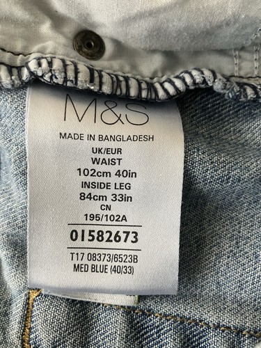 Pantalones de mezclilla M&S para hombre azul medio lavado W40 L33 (par C) - Imagen 2 de 8