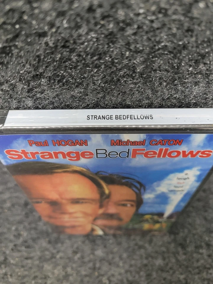 Strange Bedfellows DVD Paul Hogan Michael Caton Comedy 2004 Widescreen R Movie - Image 2 of 4