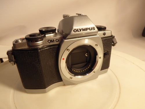Olympus OM-D E-M10 Digital Body - FAULTY + battery nothing else - Picture 9 of 11
