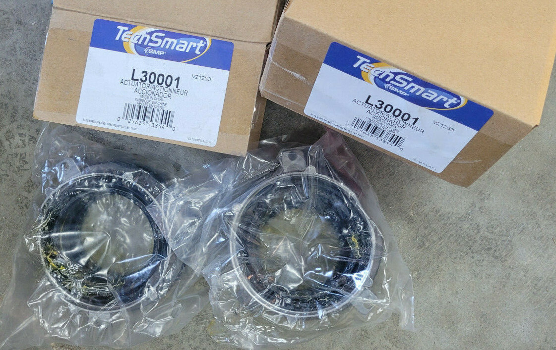 Ivx LOT OF 2 TechSmart L30001 Actuator For Ford Expedition