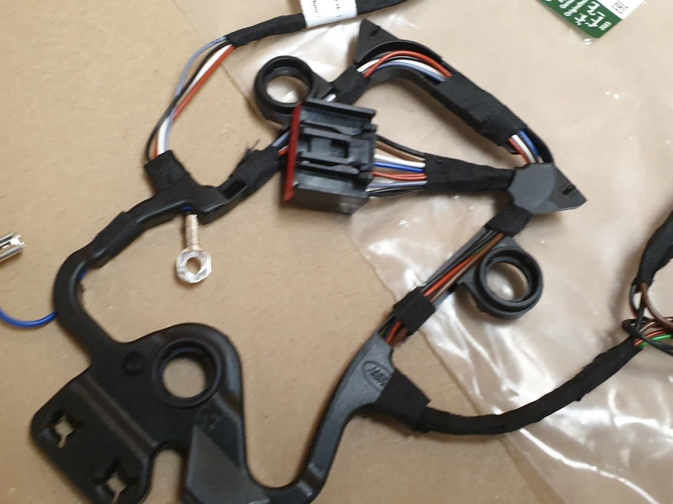 New Defender Horn Wiring Harness Steering Wheel 2020-on L663 LR133018 Genuine - Image 4 of 4