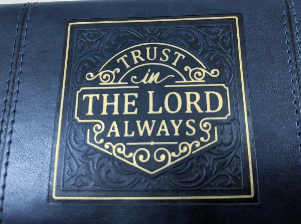 Trust Lord IS. para hombre y mujer Cubierta de chequera cristiana de cuero sintético azul marino 26:4 Foto 2 de 4