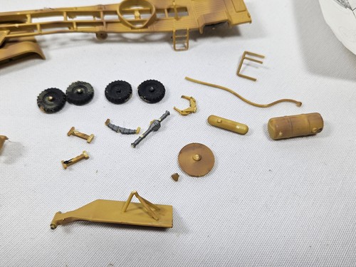 PARTS Airfix SAM-2 Missile 00 Guideline Missile Launcher and Transporter AS-IS - Picture 4 of 15