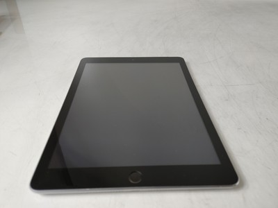 iPad 5世代 32GB Apple iPad 6th Gen A1893 (WiFi) 32GB Space Gray (Very Good