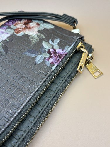 Steve Madden Women's Small Wristlet Handbag Purse Floral Zip Pockets Sage - Picture 4 of 6