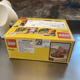 LEGO 40123 - Thanksgiving Feast - Complete ( Dented box)