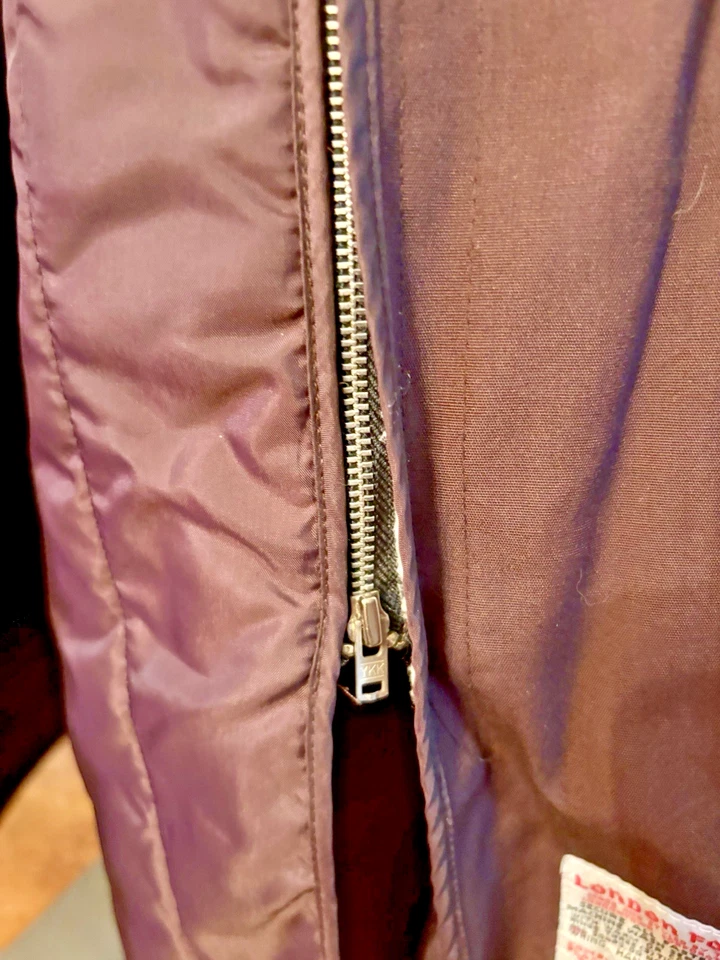 Gabardina antiniebla London de colección 12 mascotas EE. UU. Aislante forro extraíble capucha Foto 4 de 4