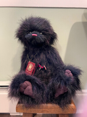 Charlie Bears Mystery Größe: 50 cm (191/2 Zoll) lila Plüschfell, gemischt mit schwarz 