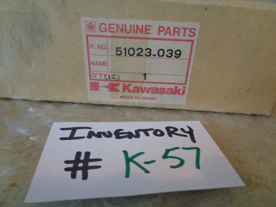 VÁLVULA DE LLAVE DE COMBUSTIBLE # 51023-039 Kawasaki S2 S1 S3 KH400 KH250 1972-1978 de colección como nueva Foto 3 de 4