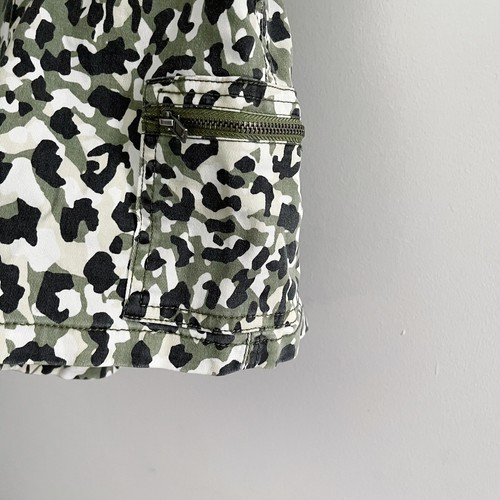 Supre Women's Size 8 Cargo Style Shorts White Green Camo Pattern - Picture 4 of 8