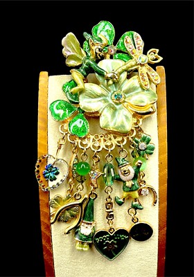 RARE NIB KIRKS FOLLY GREEN ENAMEL ELFIN MAGIC SHAMROCK 8 DANGLE CHARM BROOCH 