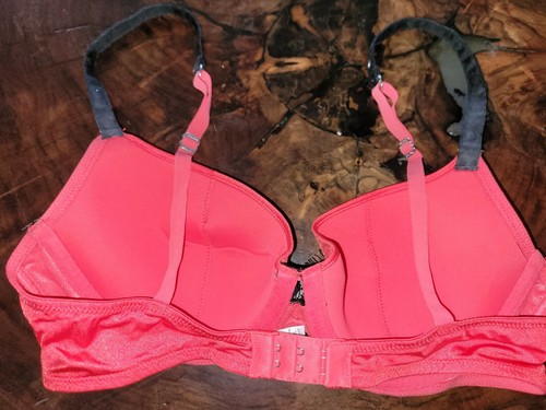 Victoria Secret Bra 34c - Picture 4 of 5
