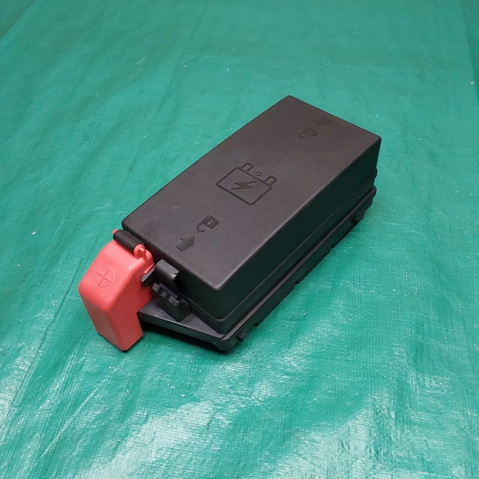 Caja de conexiones de fusibles debajo del asiento trasero Cadillac Deville 2000-2005 OEM 15410962 Foto 4 de 4