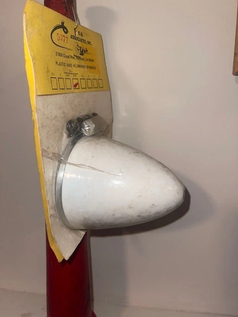 Vintage RC Airplane CB Associates White Spinner 31/2" Dia 5077  good use for P51 — 第 3/4 张图片