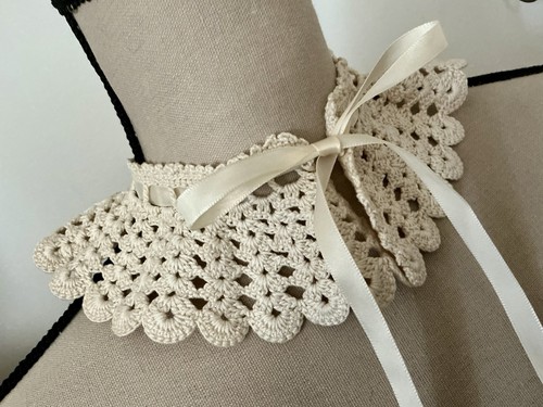 Vintage Handmade Crochet Collar Victorian~Woven Ribbon Tie~Scalloped Edge