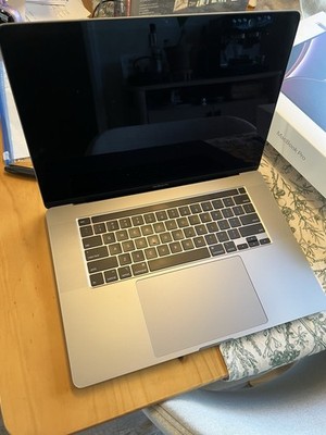 16-inch Apple MacBook Pro (A2141) i9 32GB RAM Space Gray 