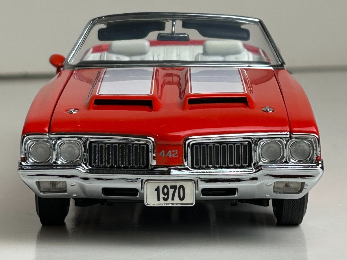 Danbury Mint 1:24 Scale Diecast 1970 Oldsmobile 442 W-30 with Box 