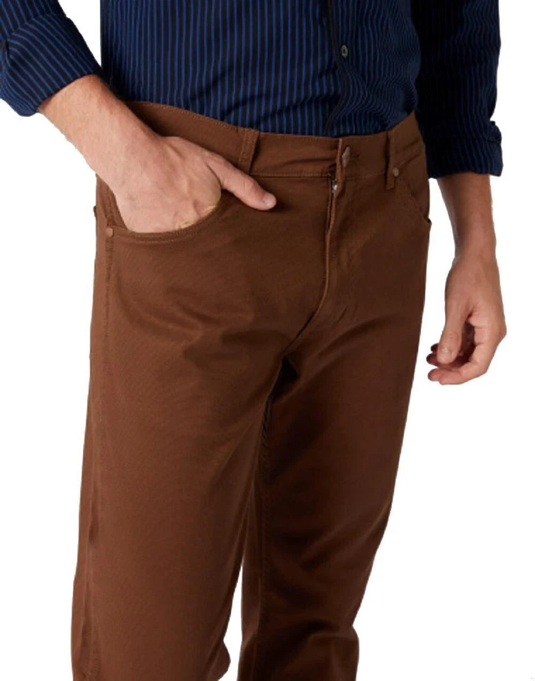 Wrangler Hombre Greensboro Elástico Sarga Pantalones Cintura 34-46 Inc - Imagen 4 de 4
