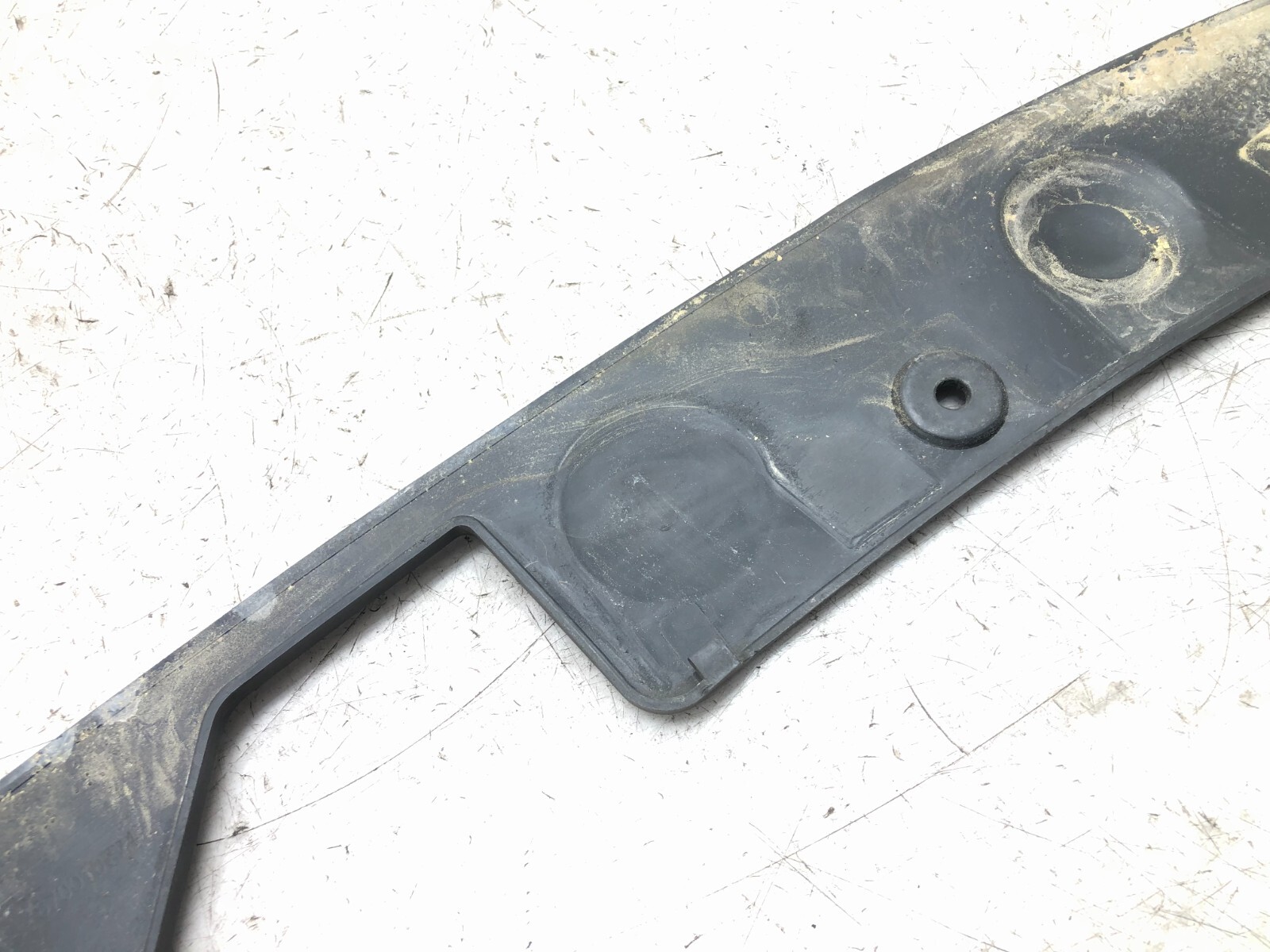 2014-2019 MASERATI GHIBLI SQ4 FRONT BUMPER UPPER SUPPORT BRACKET PLATE TRIM OEM.