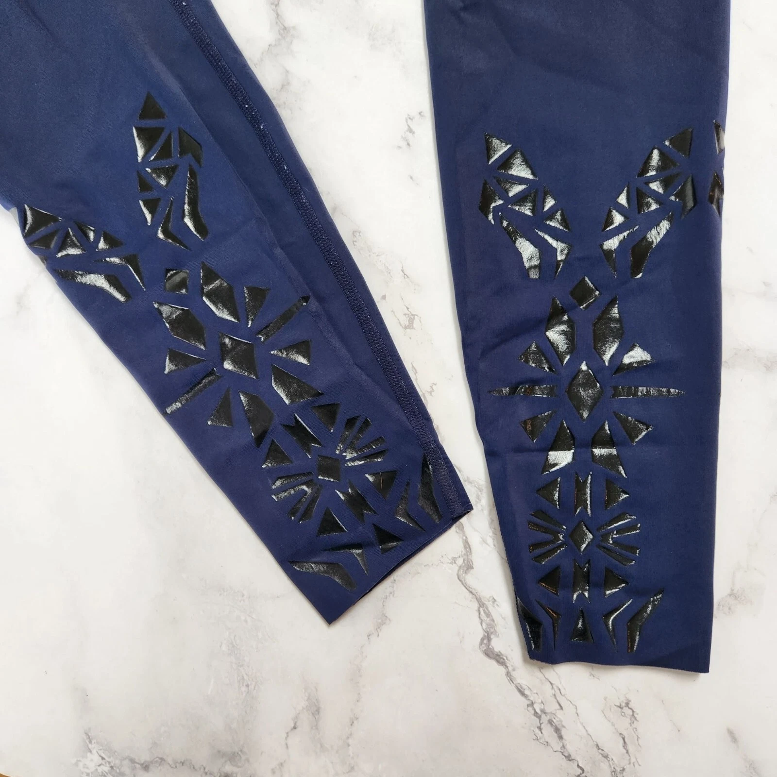 beyond-yoga high waisted geometric detail full length leggings