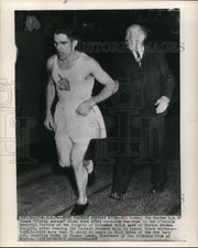 1948 Press Photo Thomas Lynch greets Gil Dodds at January mile finish line
