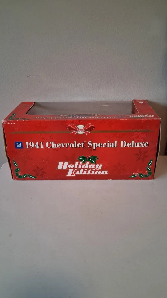 Welly 1/18 Scale Diecast 19862 - 1941 Chevrolet Special Deluxe Christmas - Image 2 of 4