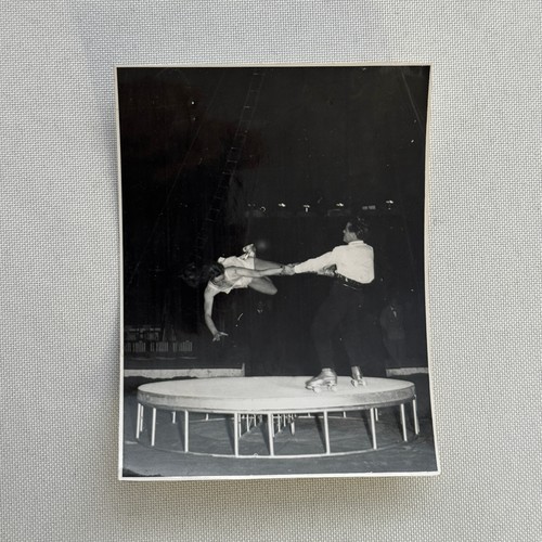 Circus Rollerskating Roller Skate Circus Act Photo Photograph Vintage - 第 1/3 張圖片