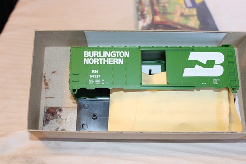 HO Scale Athearn, 40' Box Car, Burlington Northern, Green #107297 - 1224 BNOS - Picture 3 of 3