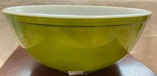 Vintage Pyrex Green Large 4 Qt. mixing bowl  #404