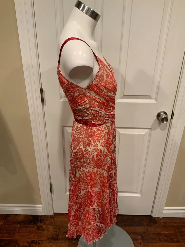 Vestido sem mangas plissado de organza floral vermelho La Perla, tamanho 10 (EUA) 44 (IT) - Imagem 3 de 4