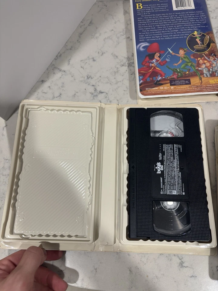LOT of 7 Disney VHS - Bugs Life, Peter Pan, A Goofy Movie, Bambi — 第 4/4 张图片
